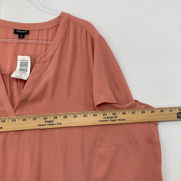 New Torrid size 4X Dusty Rose Split Neck Soft Flowy Short Sleeve Top Office Work - Picture 6 of 9